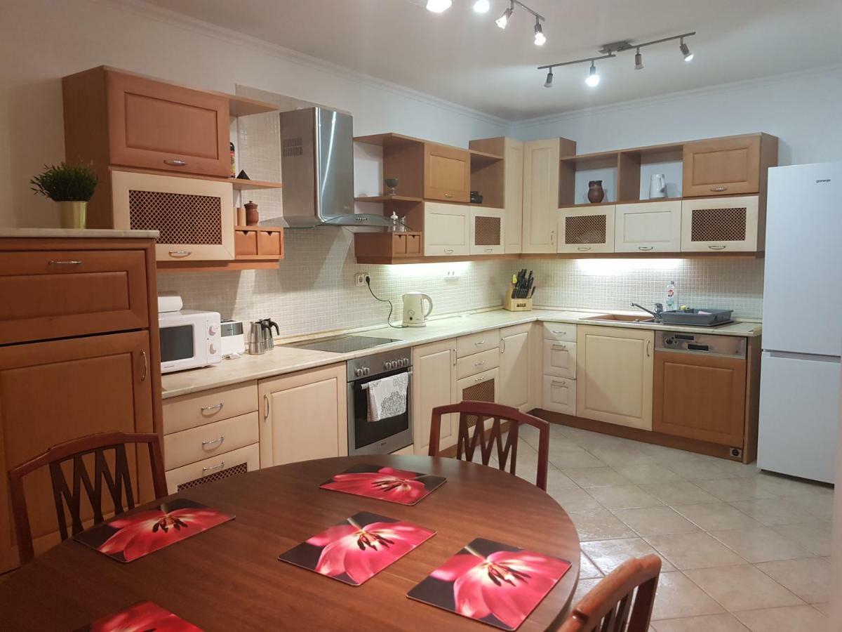 Zoli Apartmanok-Zoli Koelcsey 19 Villa Hajduszoboszlo Bagian luar foto